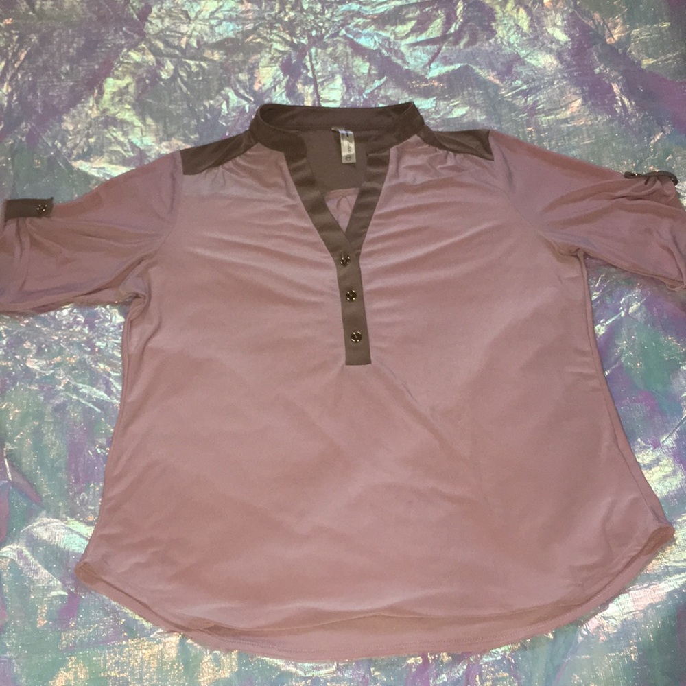 Women | PerSeption Petite | V - Neck Button Up
